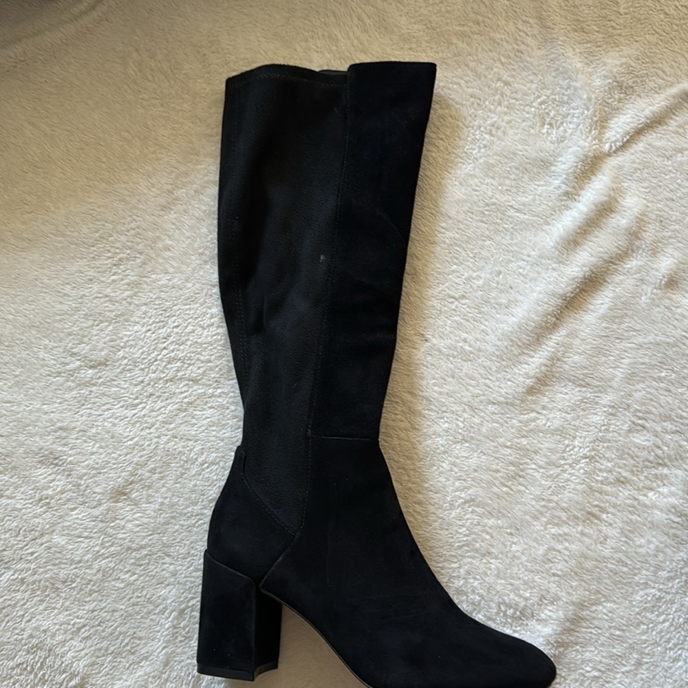Brand New Aldo Suede Square boots W/ heel. Size- 6.5